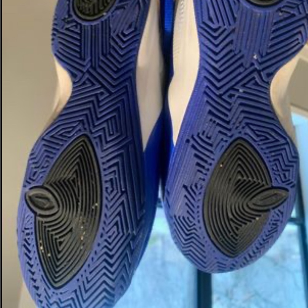 Kyrie b-ball shoes